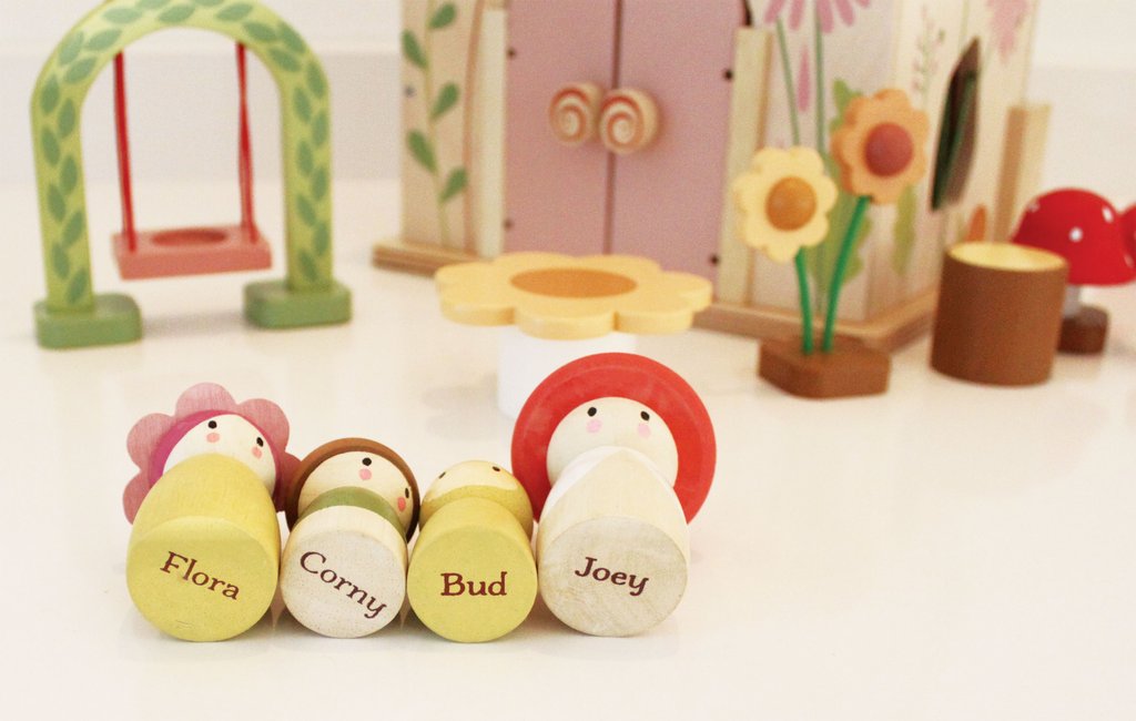 Rosewood cottage with Dolls and Furniture