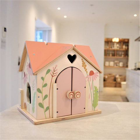 Rosewood cottage with Dolls and Furniture